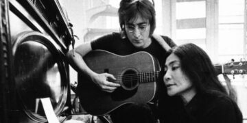 Јоко Оно ја доби судската битка за часовникот на Џон Ленон