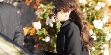 Потиштената Шерил Кол снимена на погребот на Лиам Пејн со кој доби син