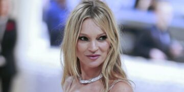 Кејт Мос: На 15 години позирав гола за насловна, многу плачев поради тоа