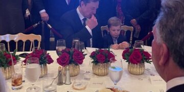 (Видео) Маск дојде кај Трамп со синот по име X Æ A-12, момчето добро се забавуваше