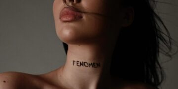 (Видео) „Еден за друг би убиле, ако сме заедно би полуделе”: Мартија Станојковиќ ја објави „Феномен“