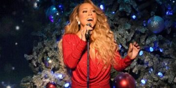 (Видео) Нема да верувате колку Мараја Кери заработува на нејзиниот божиќен хит