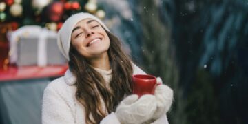 Бремената Жизел Бундхен фотографирана со своето момче на плажа во Костарика