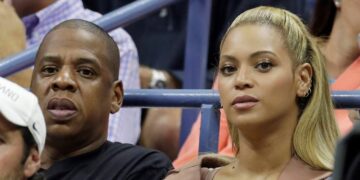 Поранешната сопруга на Роман Абрамович го доби третото дете со грчки милијардер