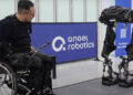 (Видео) Јужна Кореја разви робот кој им помага на параплегичарите