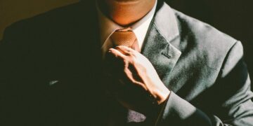 Виц на денот: Како да препознате политичар кога лаже