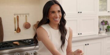 (Фото) Нина Бадриќ одржа концерт во Сараево, на сцената се појави во капут со светки