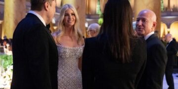 Иванка Трамп пристигна на вечерата пред инаугурацијата на нејзиниот татко, во фустан украсен со кристали