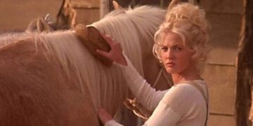 (Видео) Позната актерка глумеше проститутка на 16 години, сега вели: Тоа ми беше лекција