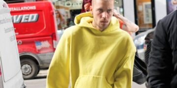 Џастин Бибер фотографиран во Њујорк, фановите загрижени за неговиот изглед