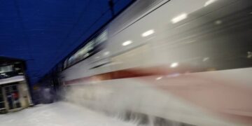Унгарец се држел помеѓу вагони од воз кој се движел со брзина од 282 километри на час
