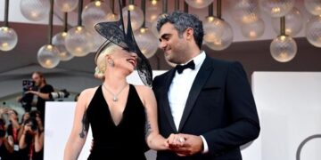 Лејди Гага размислува да има семејство со вереникот: „Подготвена сум за деца“