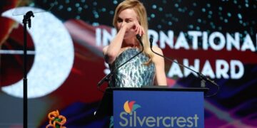 (Видео) Никол Кидман се расплака на доделувањето: „Ова е за мојата покојна мајка“