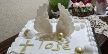 (Фото) Сестрата на Тоше Проески подготви торта со името и ангелски крилја за неговиот 44-ти роденден