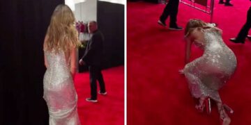 (Видео) Новинарка се сопна на Греми наградите, па ги насмеа луѓето со објавата