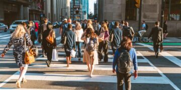 Вештачката интелигенција покажува како ќе изгледаат луѓето за 1.000 години: најголемата промена е застрашувачка