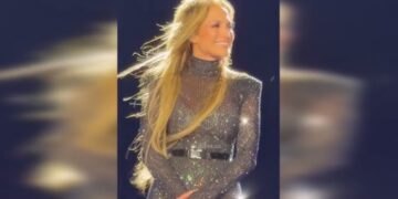 (Видео) Џенифер Лопез се расплака за време на концертот во Абу Даби и се заблагодари на публиката за поддршката
