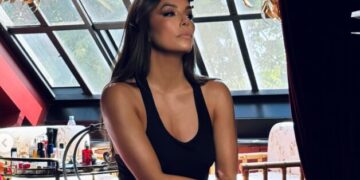 (Фото) Се соблече и ги покажа најубавите нозе на светот