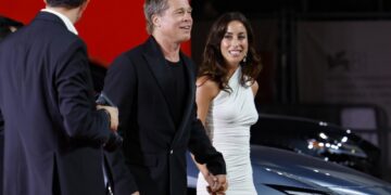 На девојката на Бред Пит смачено и’ е од Анџелина Џоли, подготвена е да возврати на нападите