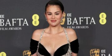 (Видео) Снимката од Селена Гомез на доделувањето на БАФТА стана вирална, таа не можеше да го прочита победникот