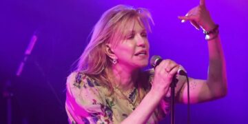 Кортни Лав засекогаш ја напушта „Америка на Трамп“: „Таму како да е се отруено со цијанид“