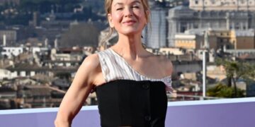 Рене Зелвегер и се придружува на Селена Гомез во хит серијата на Хулу