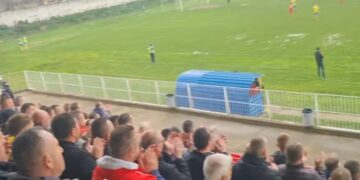 (Видео) Кочани, Кочани… емоции на крајот од првиот фудбалски натпревар во градот по трагедијата