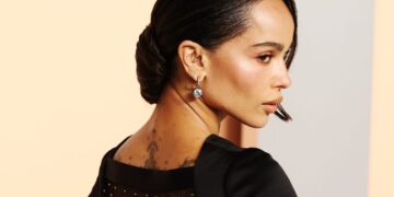 (Видео) Со гол задник на забава по Оскарите – Зои Кравиц во необично издание го привлече вниманието