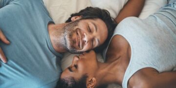 Ќе ги вртите околу малиот прст: мажите родени во овие 3 знаци слепо им веруваат на жените