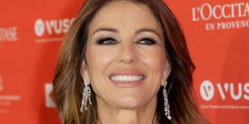 (Видео) Харли го покажа секој дел од своето тело во бикини: „Невозможно е да има 59 години“