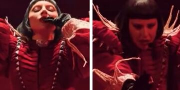 (Видео) Снимка од настап на Лејди Гага стана вирална, микрофонот и се расипа среде песна: „Барем знаете дека пеам во живо!“