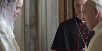 Привилегија на белата боја: само седум жени во светот смеат да носат бело кога го посетуваат папата