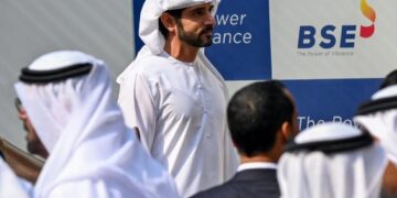 (Фото) Згодниот шеик го следат 17 милиони луѓе: шокираше со бракот со својата роднина, многумина не можат да одолеат на неговиот изглед