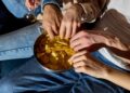 Три вида храна што му штетат на здравјето на цревата, според нутриционистите