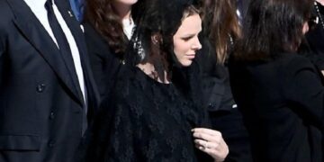 (Фото) „Најтажната“ принцеза – На никого не му стои црно како на Шарлин