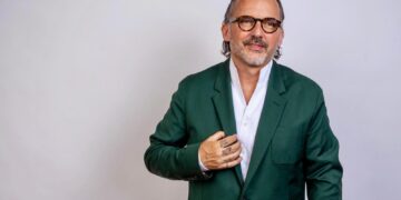 (Видео) Тони Цетински им ја посвети новата песна на децата на разведени родители: „Тие страдаат“