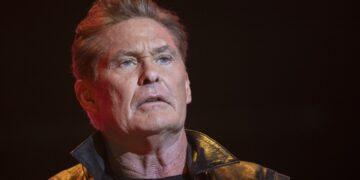 Ѕвездата на „Чувари на плажата“ забележан во тешка состојба