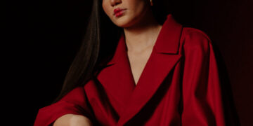 Дина Јашари го објави својот деби-албум „Растенија без корен“