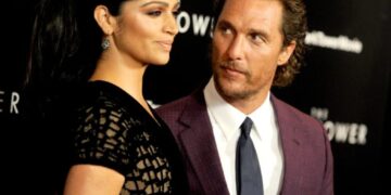 (Видео) Метју Меконахи и неговата сопруга без панталони и без срам