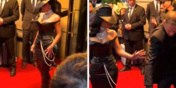 (Видео) Обезбедувач стапна на фустанот на Ким Кардашијан на Мет Гала, таа остро го предупреди