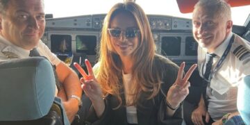 Кроација ерлајнс објави фотографија од Северина во авион: „Кога ѕвездите летаат со нас“
