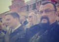 (Видео) Стивен Сигал снимен на воената парада во Москва