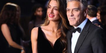 (Фото/Видео) По фијаското со косата, Џорџ Клуни ги израдува дамите ширум светот