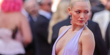 (Фото) Ако таа не биде избркана поради фустанот, никој нема да биде: ги прекрши сите можни правила во Кан