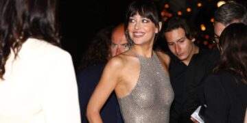 (Фото) Нејзините „голи изданија“ се видени и претходно, но ова најновото ги клекна сите мажи на колена