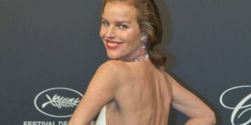 (Фото) Ева Херцигова блесна во Кан и докажа дека сè уште нема конкуренција