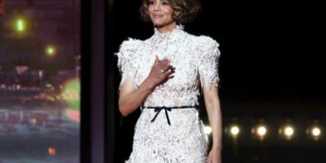 (Фото) Хали Бери блесна на затворањето на Канскиот фестивал, носеше чипкан фустан