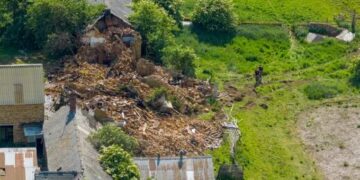 Голем пожар во семејната куќа на принцезата Дијана: сомнежите се дека е подметнат