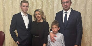 Синот на Мицкоски слави матура, ќе студира на Машински по стапките на татко му