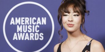 Ѕвездата од „Модерно семејство“ објави: „Јас сум бисексуалка“